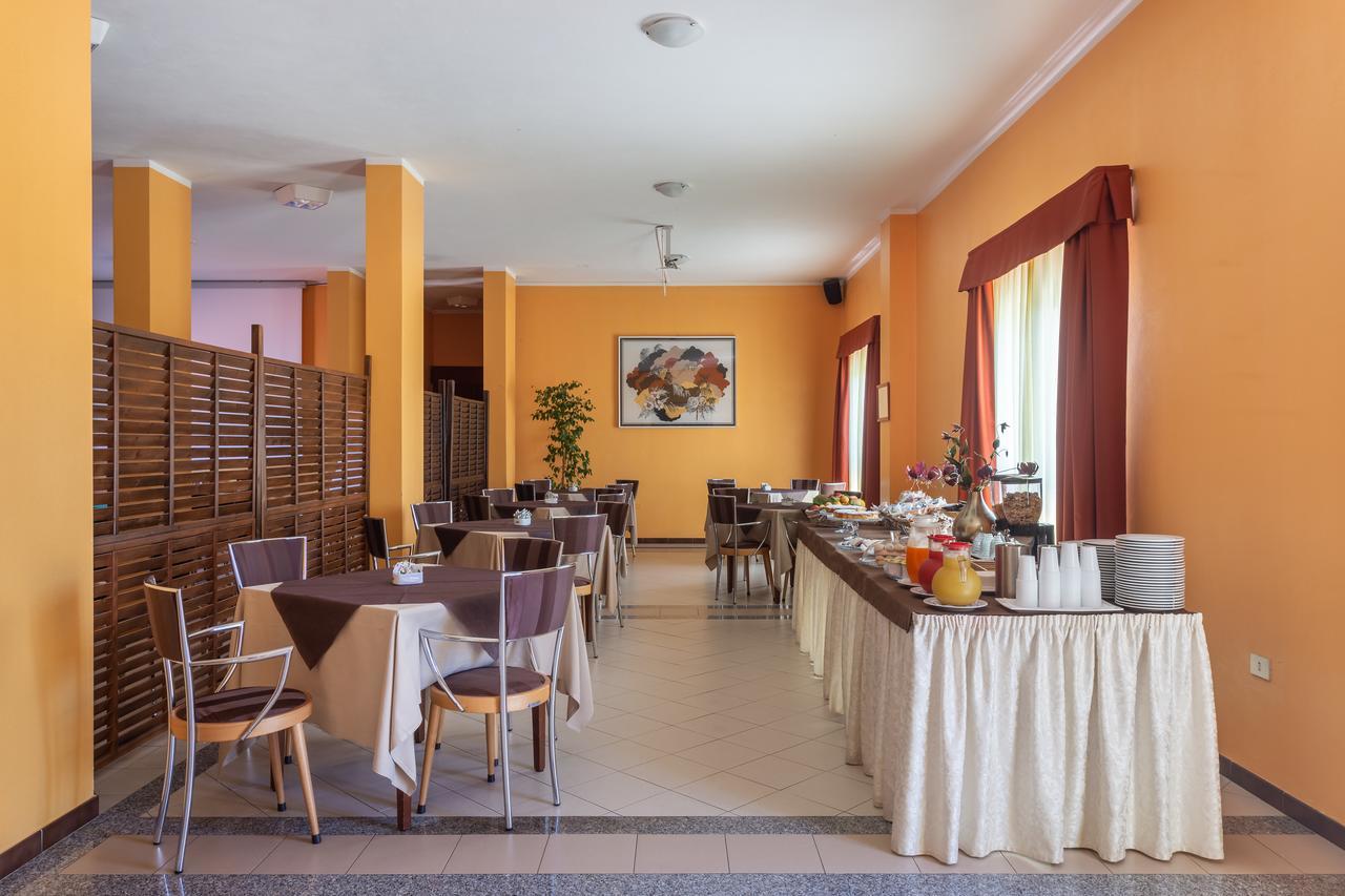 Rodia Inn Ористано Экстерьер фото