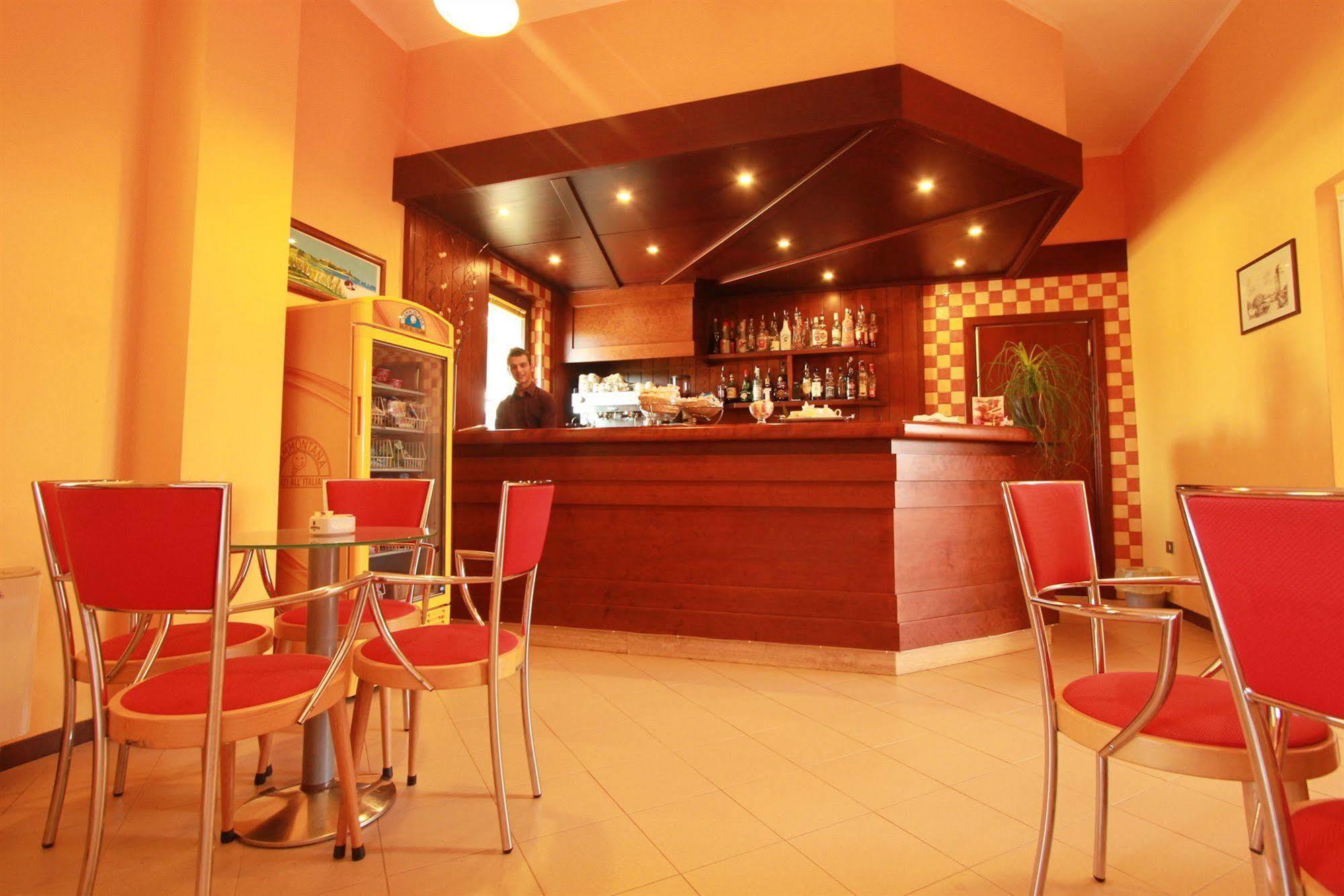 Rodia Inn Ористано Экстерьер фото